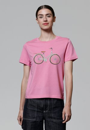 Rosa Baumwoll-T-Shirt mit einem Fahrrad-Motiv in Türkis und Braun, leicht verkürzt geschnitten und mit kurzen Ärmeln.