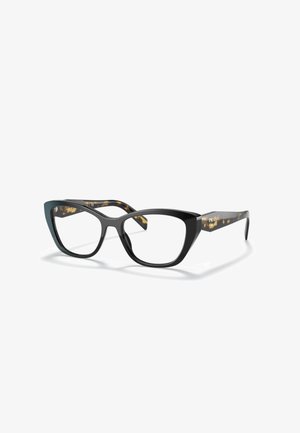 Schwarze Brille aus Acetat mit großer, kantiger Cat-Eye-Form. Die Bügel zeigen ein Schildpattmuster mit goldenen Akzenten. Klare Gläser.