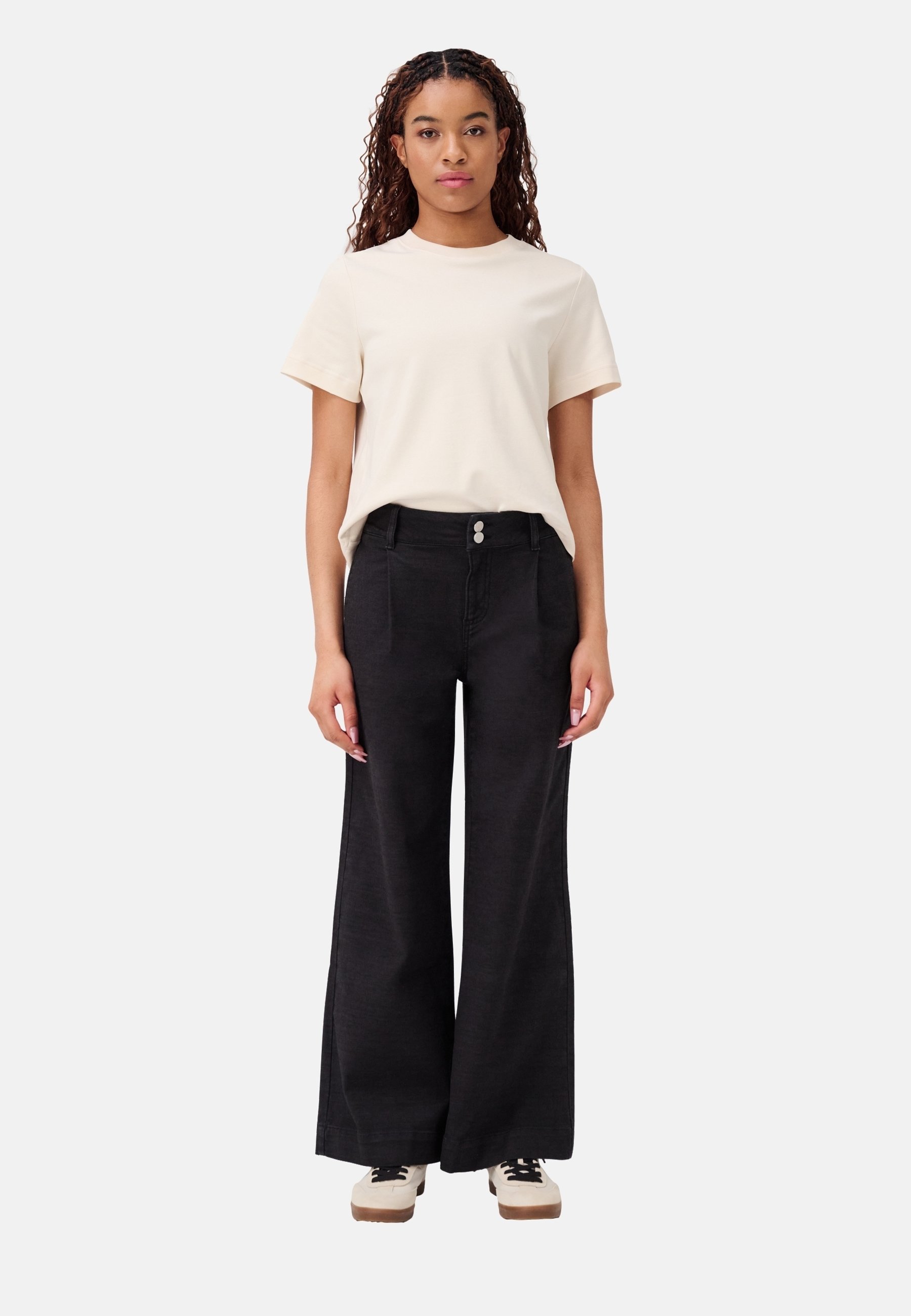 Pantaloni Neri Pantaloni A Palazzo E Sneakers Vero Moda Pantaloni