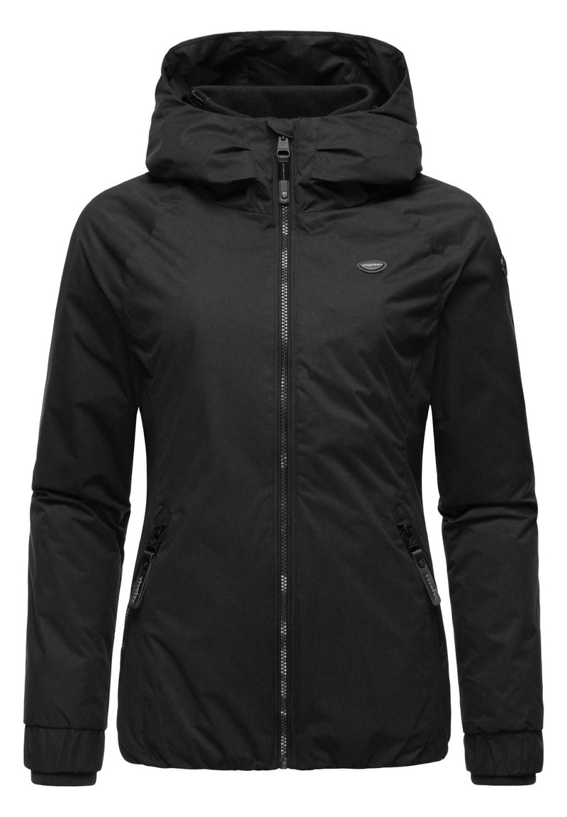 Veste isolante noire avec fermeture éclair sur le devant, capuche et deux poches latérales. Fabriquée en tissu lisse avec des poignets côtelés et des accents de design simples.