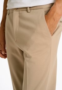 Lindbergh SUPERFLEX SET - Anzug - lt sand