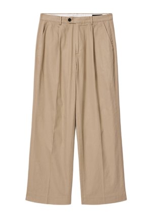 Beige bukser med vid ben, forlommer, sidelommer, bæltestropper og lukning med sort knap i taljen.