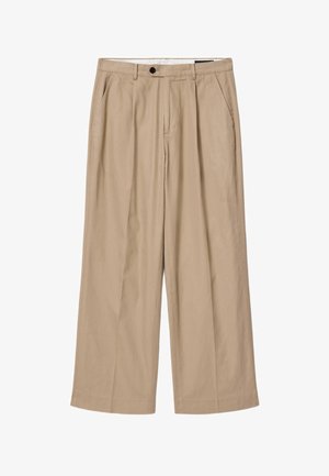 Beige bukser med vid ben, forlommer, sidelommer, bæltestropper og lukning med sort knap i taljen.