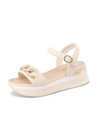 Sandali platform beige con una larga fascia e un accento a catena. Chiusura con fibbia, materiale sintetico e suola testurizzata con dettagli bianchi e dorati.