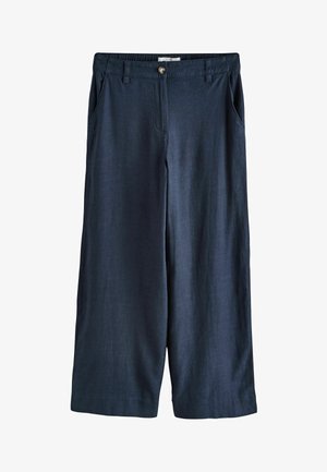 Pantaloni largi bleumarin, cu închidere cu nasturi, șlițuri pentru curea, buzunare laterale și talie netedă.