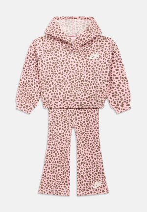 WILD WARMTH SET - Majica s kapuljačom - medium soft pink