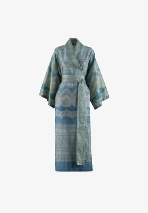 Blauer Seidenkimono mit breiten Ärmeln, aufwendigen Paisley- und Blumenmustern und einem passenden Stoffgürtel, der in der Taille gebunden ist.
