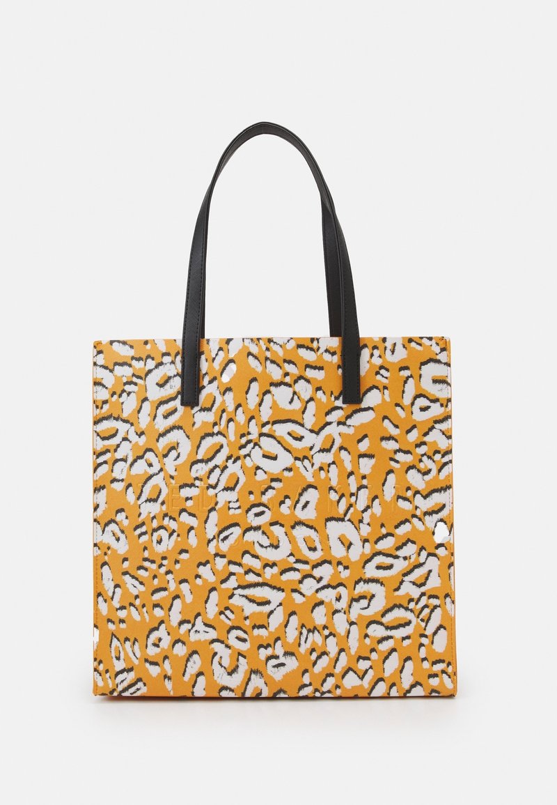 Sac fourre-tout jaune avec un motif léopard noir et blanc. Équipé de deux poignées noires et d'une forme rectangulaire structurée.