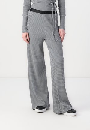 STRIPE PANTS - Broek - parisian night/vanilla ice