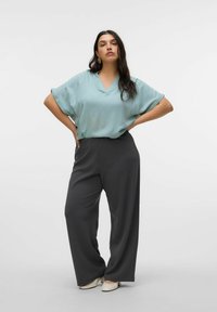 Vero Moda Curve VMCBEAUTY - Bluza - gray mist