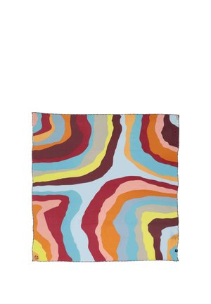 Sciarpa colorata e patterned con forme ondulate in tonalità di rosso, blu, giallo e arancione, realizzata in tessuto morbido con un bordo nero cucito.