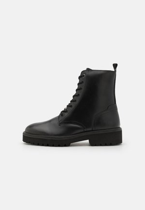 Pepe Jeans, DURHAM COMBAT - Členkové šnurovacie čižmy - black