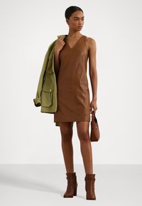 Lauren Ralph Lauren LAMBSKIN SLEEVELESS SHIFT DRESS - Dienas kleita - brown