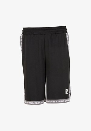 Czarne spodenki sportowe z elastycznym pasem, białe logo przy dolnej krawędzi oraz białe napisy "DNGRS" na szarym wykończeniu po bokach i dolnych brzegach.