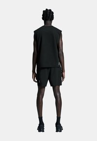 On CLUB CREW - Topp - black