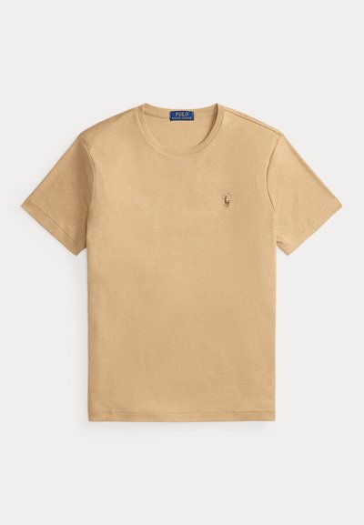 Beige rövid ujjú, kerek nyakú póló, bal mellrészen apró hímezett Polo Ralph Lauren logóval és kék márkajelzéssel a galléron.