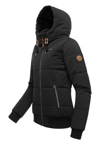Veste rembourrée noire avec capuche amovible, dotée de deux poches latérales zippées, d'accents en cuir brun et de poignets tricotés à l'ourlet et aux manches.