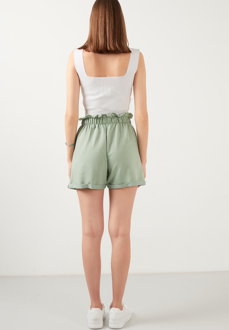 Damen Kleider | LELA WITH ELASTIC WAIST POCKETS Shorts almond green/grün - KB80520 Damen Kleider | LELA WITH ELASTIC WAIST POCKETS Shorts almond green/grün - KB80520