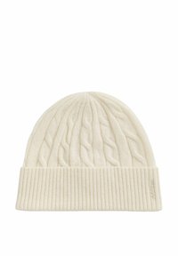 Crèmekleurige cable-knit beanie met een geribbelde boord, gemaakt van zachte stof, met een textuurontwerp en een klein logoaccent op de boord.