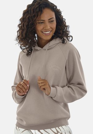 Lichtbeige hoodie met trekkoorden, geborduurd logo en geribde manchetten. Zacht materiaal, relaxte pasvorm en detail van een kangoeroezak.