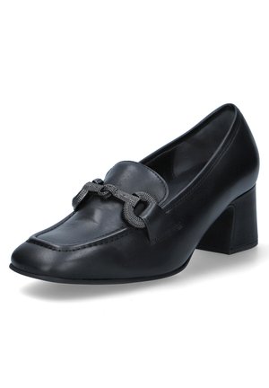 Zwarte leren loafers met hak en een vierkante teen, voorzien van een decoratieve ketting op de wreef en een lage blokhak voor stabiliteit.