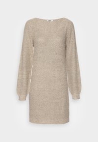 Abito lavorato a maglia in beige chiaro, caratterizzato da una texture liscia, scollatura rotonda e maniche lunghe a sbuffo che si restringono ai polsi.