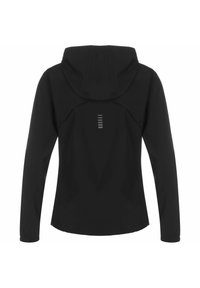 Chaqueta con capucha negra de mangas largas, que presenta un diseño aerodinámico y acentos reflectantes en la parte posterior. Textura suave, sin cierres visibles.