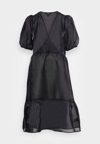 Vestido preto com decote em V, mangas curtas bufantes, bainha em camadas e uma mistura de texturas de tecido transparente e opaco. Acabamento de superfície suave.