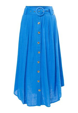 Blauwe linnen midi-jurk met een riem rond de taille met een ronde gesp, een rij bruine knopen aan de voorkant en een uitlopende zoom.