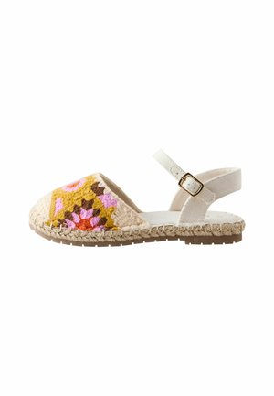 Geschlossene Espadrille-Sandale mit mehrfarbigem, floralen Häkelvorderrand, beigefarbenem Knöchelriemen mit Schnalle und gewebter Jutsohle.