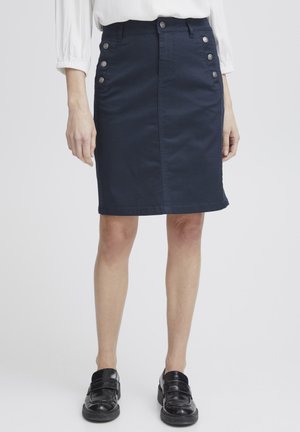 Gonna in denim blu navy, lunghezza al ginocchio, con taglio dritto, caratterizzata da cinque bottoni argentati sul lato e una tasca posteriore singola.