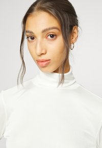 Levi's® ORIEL TURTLENECK - Camisola de manga comprida - sugar swizzle