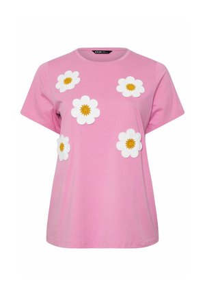 Maglietta rosa a maniche corte con cinque grandi margherite bianche con centri gialli ricamate sul davanti.