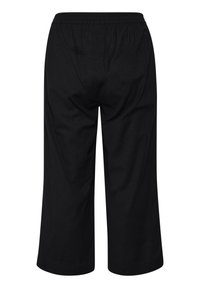 Pantaloni neri taglio corto con vita elastica, caratterizzati da una texture liscia e una vestibilità ampia, ideali per il comfort e la libertà di movimento.