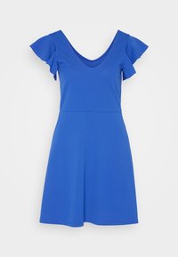 Sininen lyhythihainen mekko, jossa on V-pääntie, valmistettu joustavasta materiaalista. Mekossa on liehuvat volangihihat ja istuva vyötärö, joka johtaa leveään, liehuvaan helmaan.