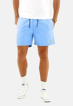 Hellblaue Badeshorts mit einem Kordelzugbund, Taschen vorne und kleinem gesticktem Logo am linken Bein. Glattes Material, knielang.
