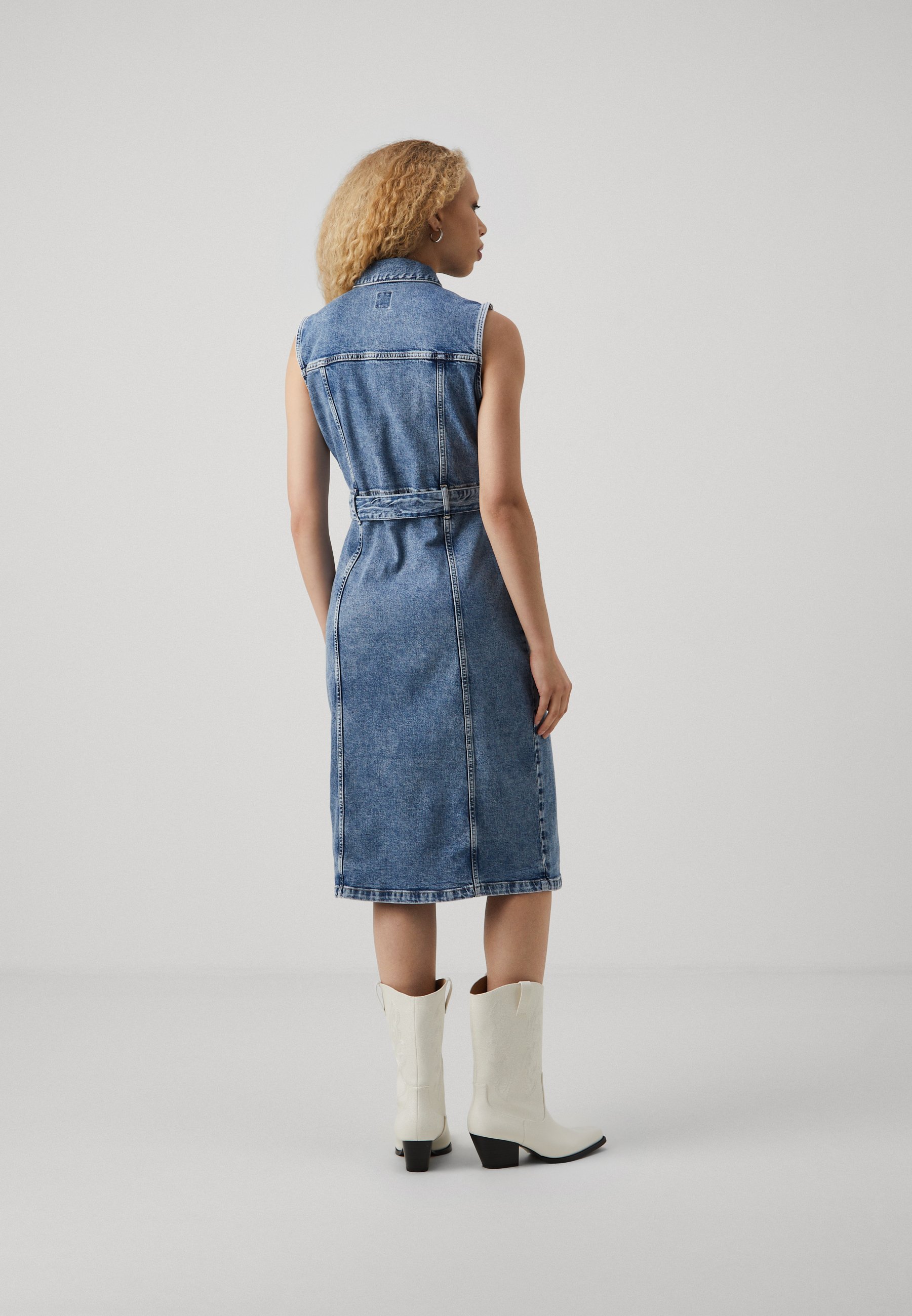 Ensemble Enfant Gap : Haut Thermique Rouge à Pingouin Et Jupe Jean à Flocons - Taille 6/7