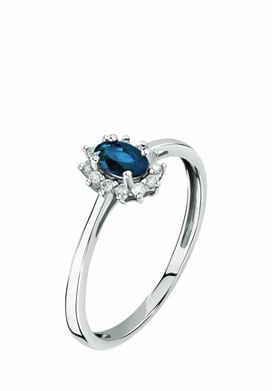 Silberner Ring mit ovalem blauen Saphir als Mittelstein, umgeben von kleinen runden weißen Diamanten in einer floralen Halo-Fassung.