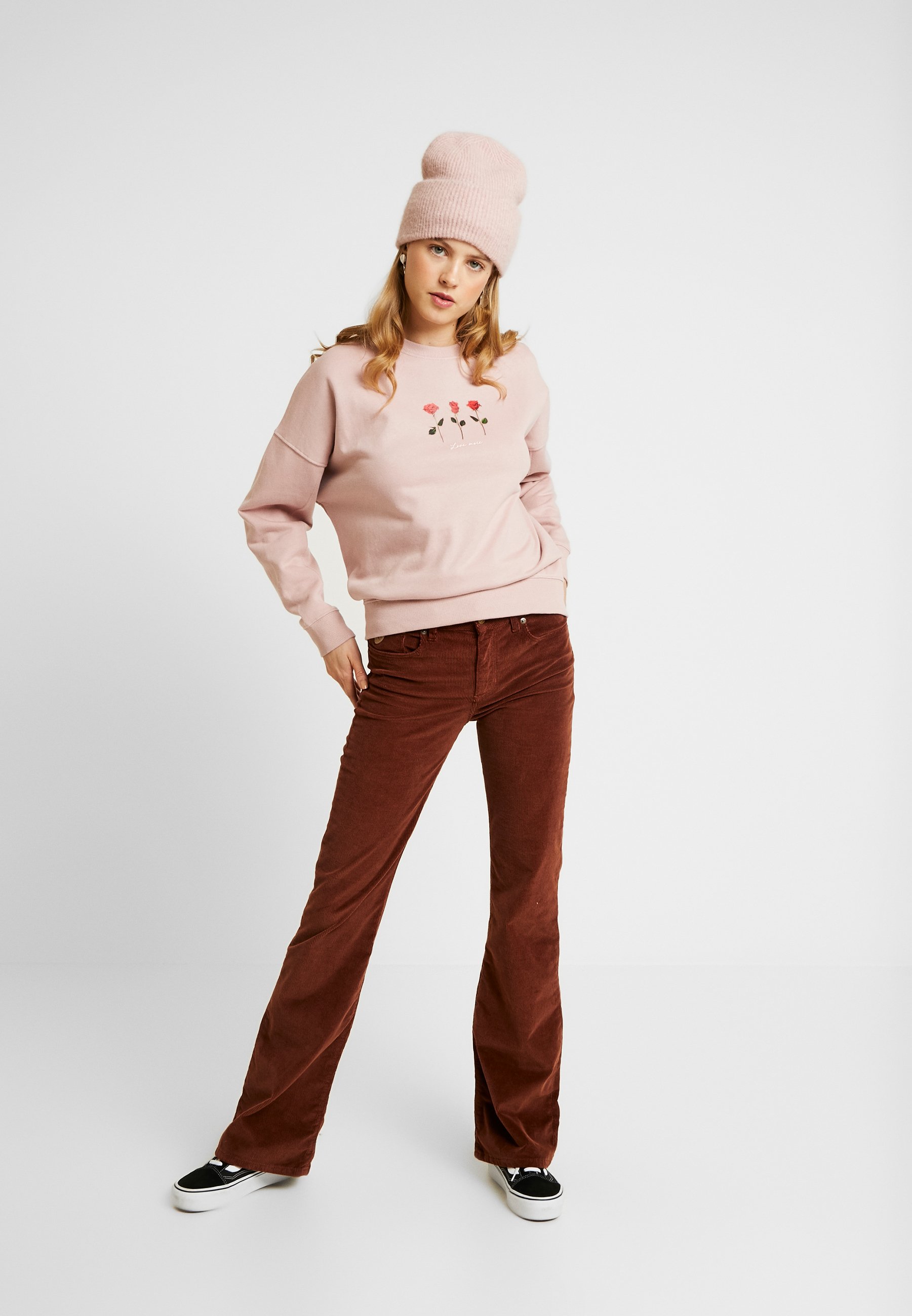 New Look LOVE MORE Sweatshirt nude Zalando.at New Look LOVE MORE Sweatshirt nude Zalando.at