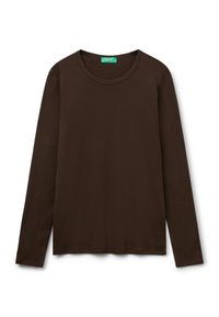 Donkerbruin langjarig T-shirt met ronde hals en een klein merklogo nabij de zoom, evenals een groen label binnenin de kraag.