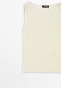 Kremowy top bez rękawów z koronki z okrągłym dekoltem od Massimo Dutti, pokazany na białym tle.