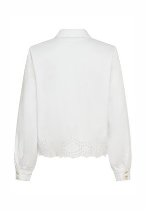 Fehér galléros blúz hosszú ujjakkal, pillangóhímzéssel és hullámos szegéllyel. Gombos mandzsetták és sima anyagtextúra.