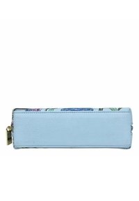 Helles blaues Lederportemonnaie mit floralem Design. Verfügt über eine glatte Textur, einen goldenen Reißverschluss und eine flache rechteckige Form.