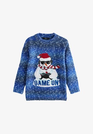 Blauwe gebreide trui met een pinguïn die een zonnebril en een kerstmannenmuts draagt, met een gamecontroller vasthoudend en de tekst "GAME ON" eronder.