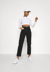Cotton On STRETCH - Calças de ganga de perna direita - black