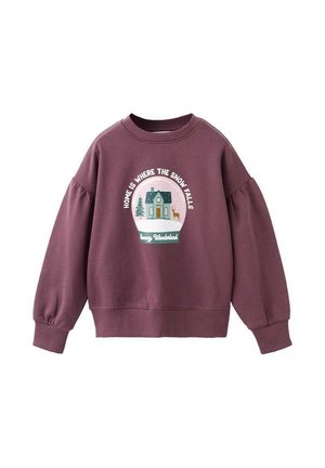 Sweatshirt bordeaux avec de longues manches bouffantes. Il présente un graphique central d'une maison, d'arbres et d'un cerf, avec le texte "La maison est là où la neige tombe."