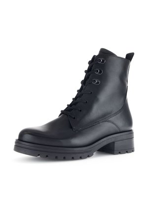 Bottine en cuir noir avec un style à lacets, bout rond et semelle épaisse avec motif de crampons. Texture lisse et talon robuste.