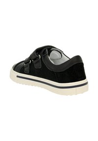 Zwarte sneakers van suede en leer, met een stevige witte rubberen zool, dubbele klittenbandsluiting en een zachte textuur.