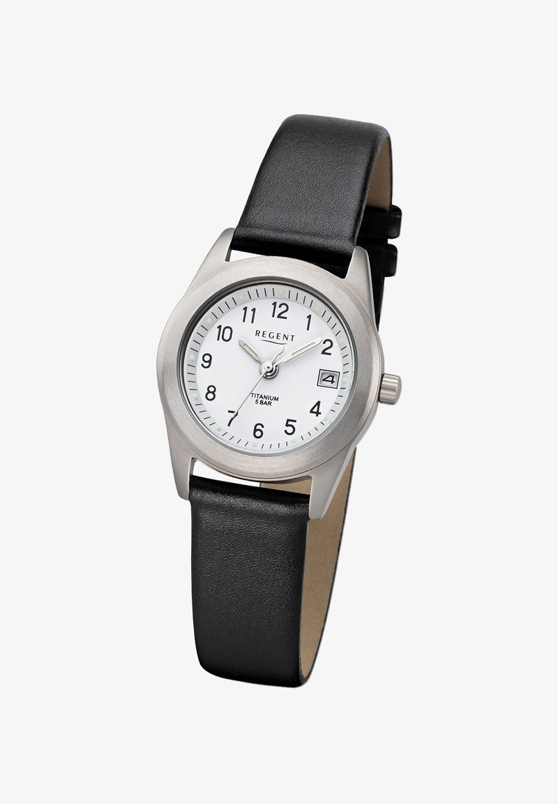 Montre en titane avec un cadran blanc, un bracelet en cuir noir, des chiffres noirs audacieux et un affichage de la date à 3 heures. Équipée d'aiguilles lumineuses.