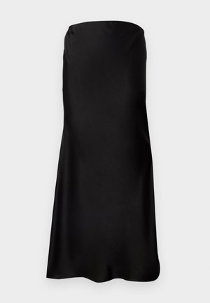 Robe nuisette en satin noir avec un corsage ajusté et un ourlet évasé. Texture lisse et design minimaliste, idéale pour être portée seule ou en superposition.